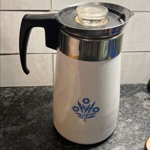 9 cup Corningware Cornflower Blue Stove Top. In excellent condition.